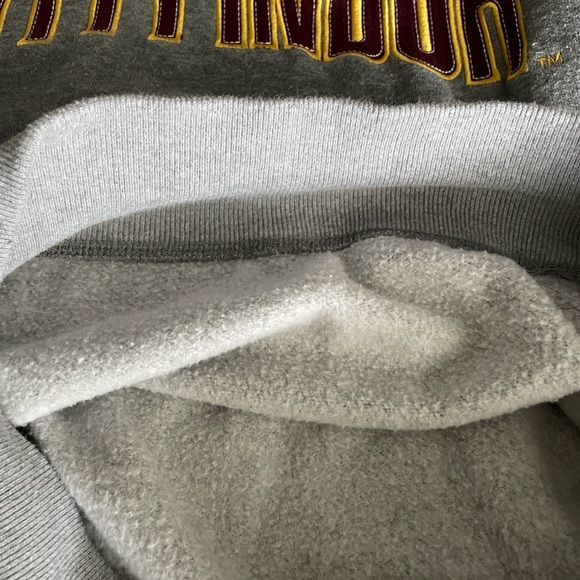 UNIVERSAL Studios - Harry Potter
Gryffindor Crewneck Sweatshirt - Women’s XS - Picture 7 of 7